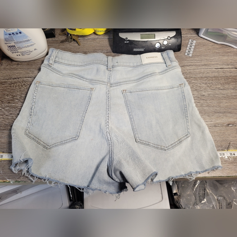 Express‎ NWOT Mom Jean Shorts Super High Rise Size 10 - Picture 2 of 4